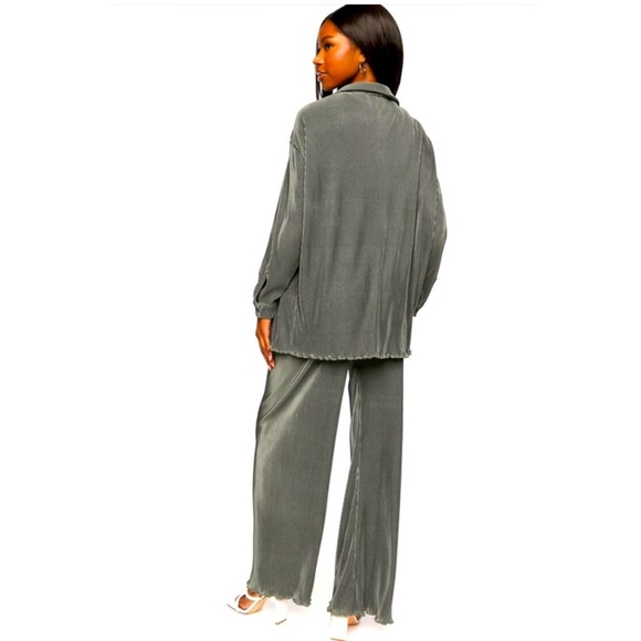 Plisse Lettuce-Edge Shirt & Pants in sage - Picture 2 of 3